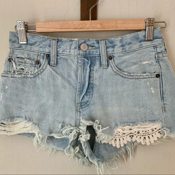 FREE PEOPLE We The Free Daisy Chain Denim Lace Shorts Distressed Boho Size 24 - Picture 6 of 14